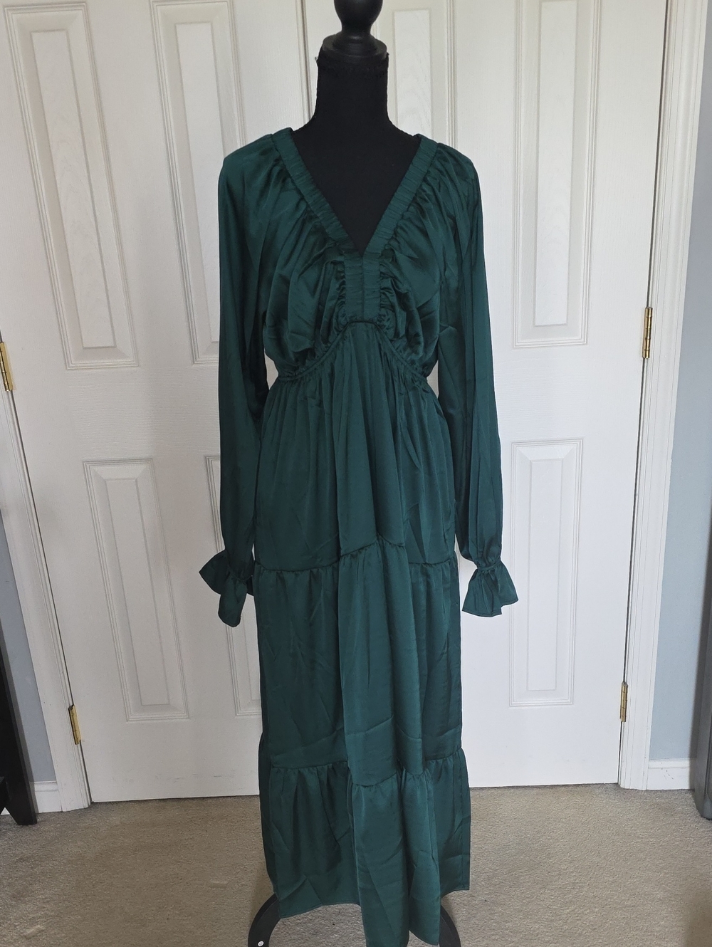 Deep Green V-Neck Long Sleeve Maxi Dress